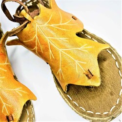 Dikişli Bağcıklı Sarı Sandalet - Thumbnail