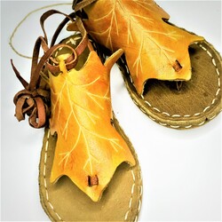 Dikişli Bağcıklı Sarı Sandalet - Thumbnail